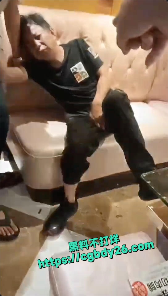 原潮阳自然资源局长欧镇武被老婆咬伤阴茎2