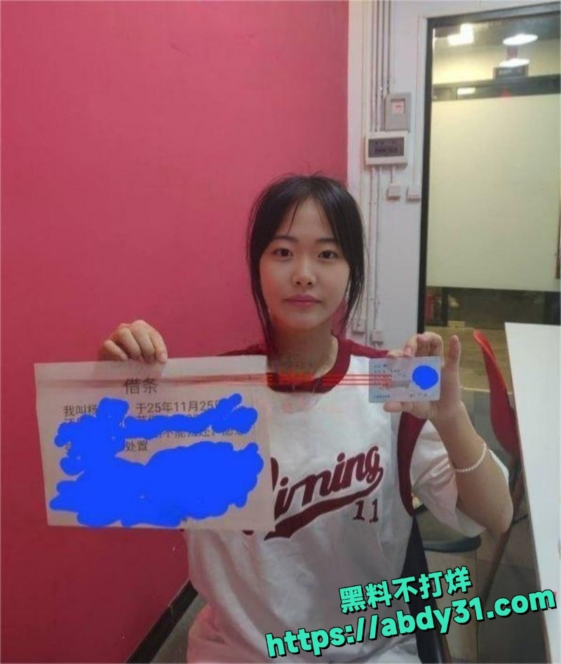 学生妹杨云菲裸照自拍1