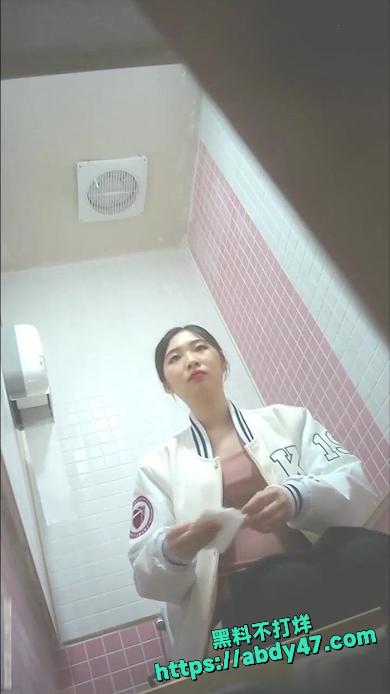 女厕偷拍 3