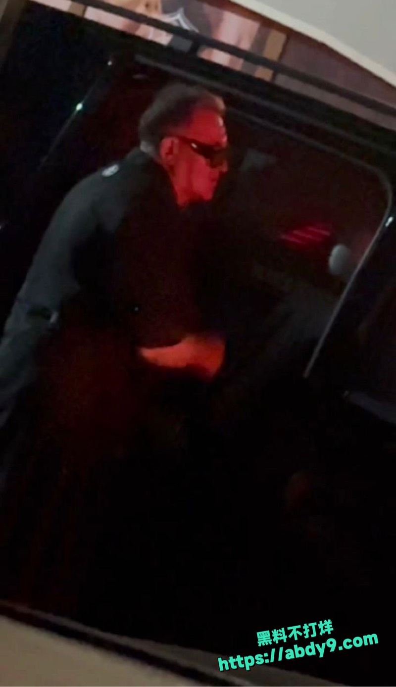 德米特里迪布罗夫下体暴露3
