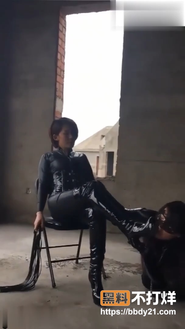 女王SM户外调教3