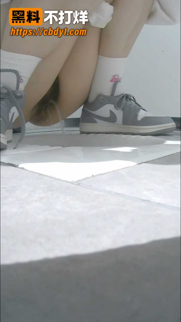 商场女厕2
