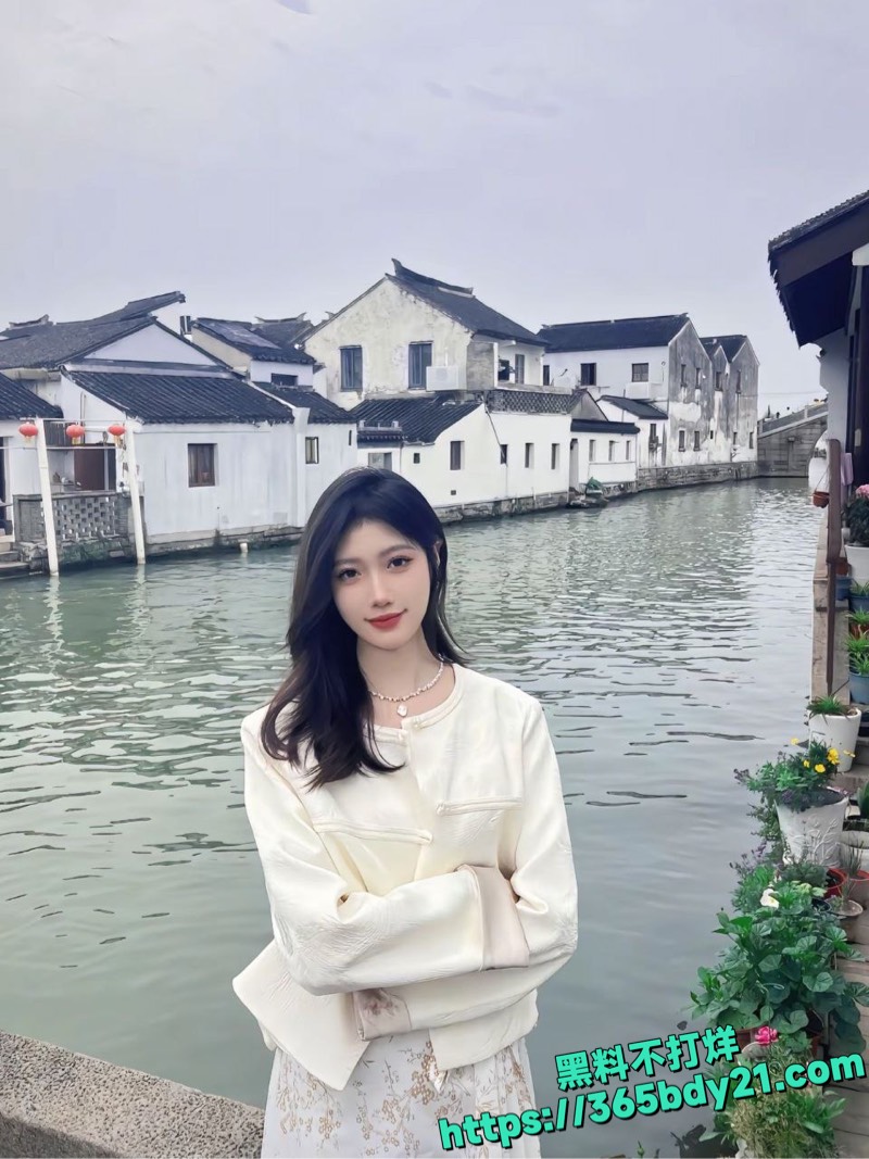 赵艺涵学霸口交视频 8
