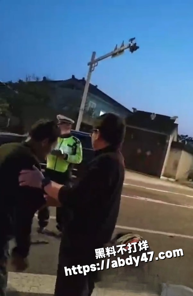 苏州西山女司机撞三轮6