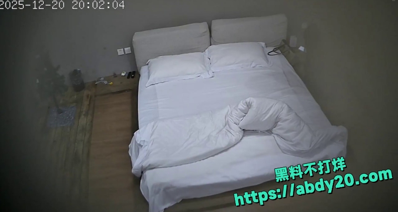 酒店美女饭后舔男友菊花5
