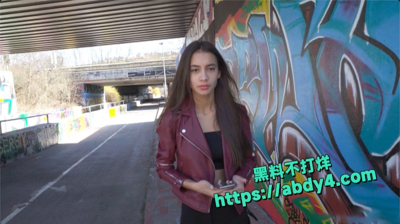钞能力拿下高颜值嫩妹就地啪啪 2