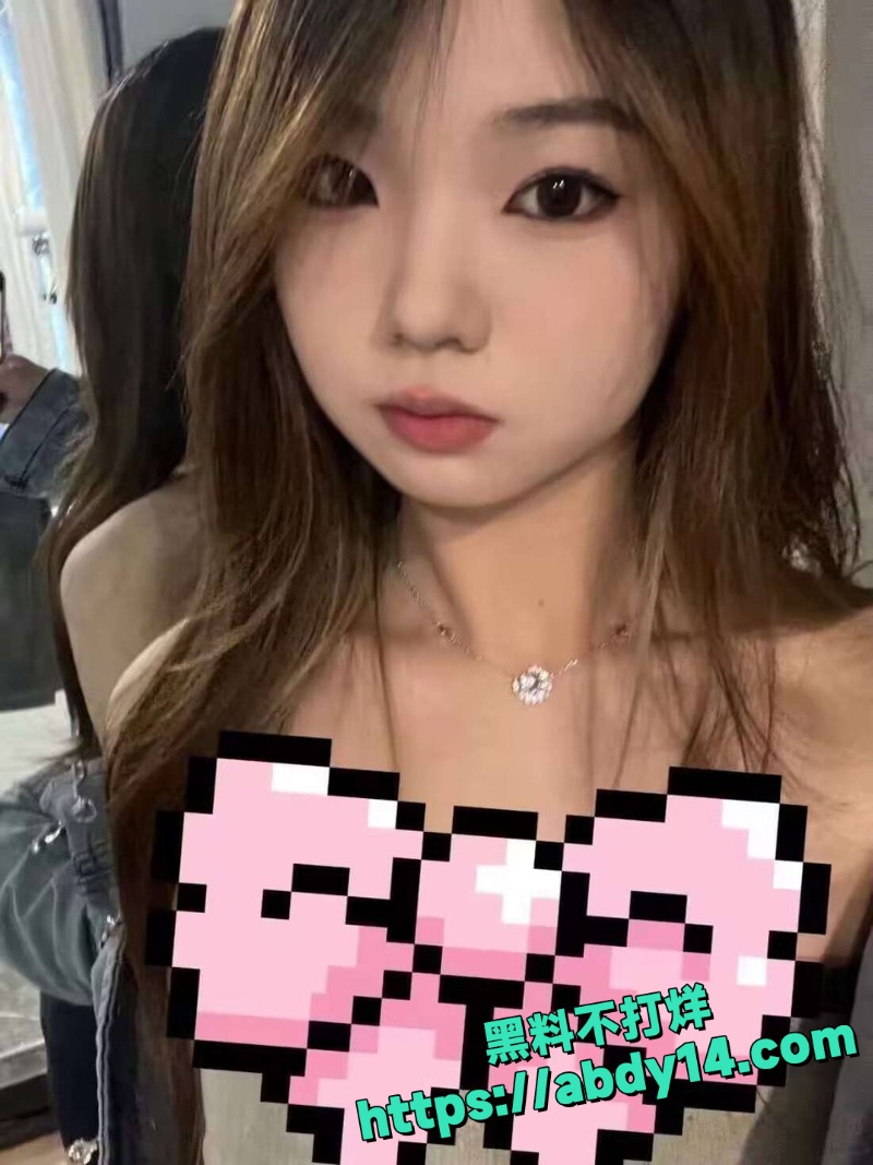 淫骚女大完美露脸被掐脖扇耳光1