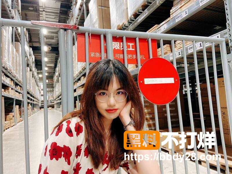 广州清纯女大学生杨薇薇私拍1