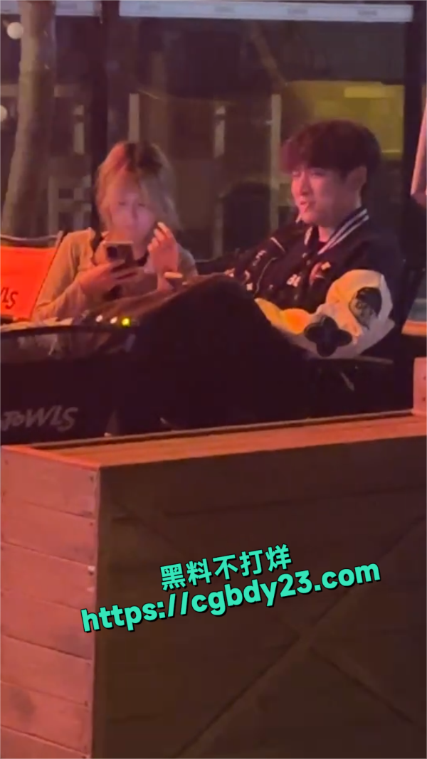 520情侣在酒吧3