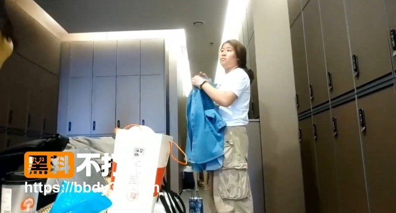 女偷拍客潜入洗浴会所 9