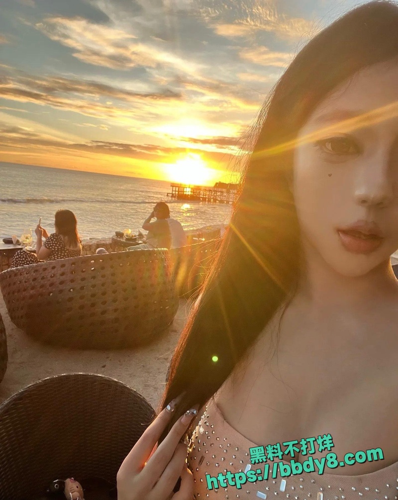 揉胸自慰高潮连8