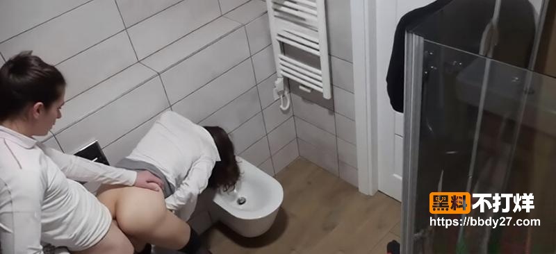 卫生间里的意外邂逅3
