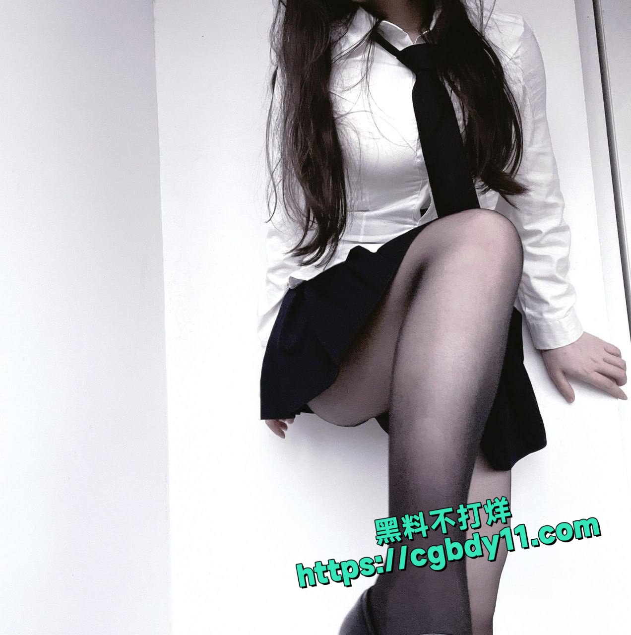超白嫩的巨乳大学生在宿舍里面自拍自慰4.jpg