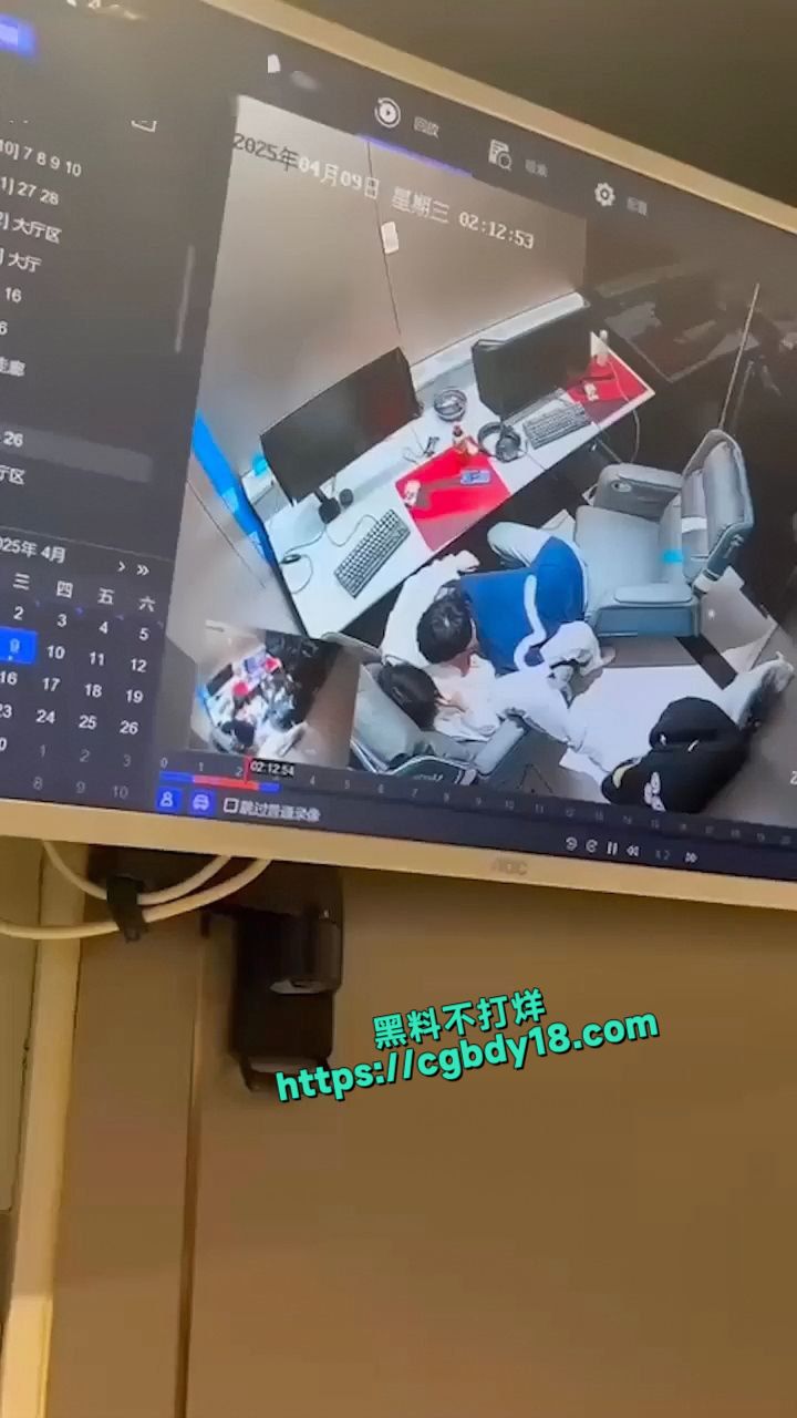 精神小情侣网吧激情啪啪后续2