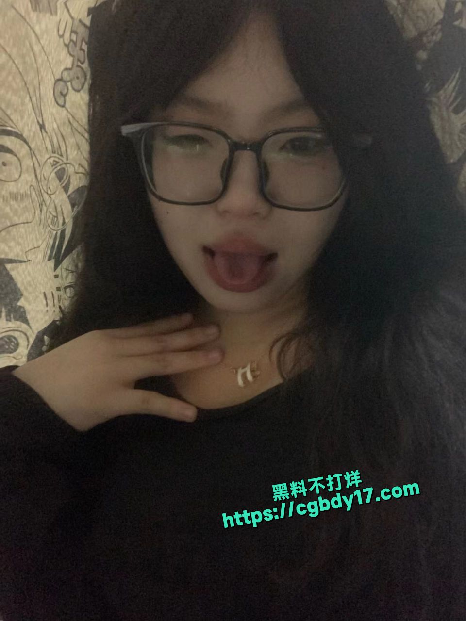唇钉巨乳精神小妹居家自慰3
