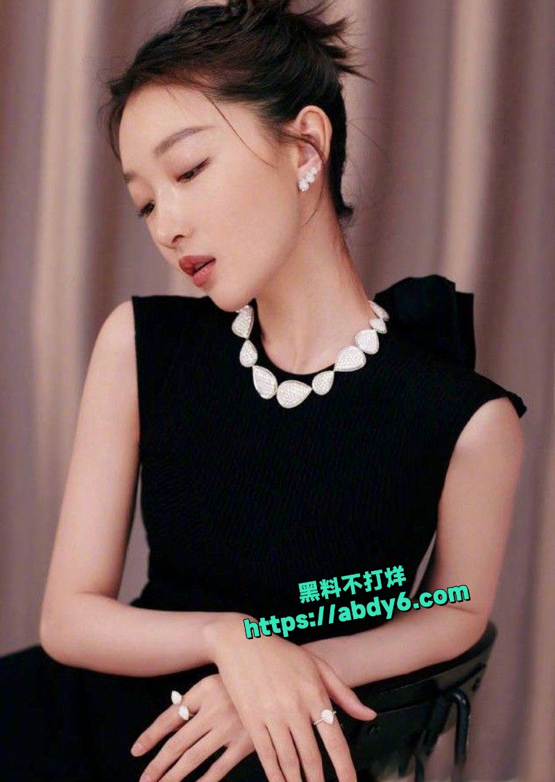 VOGUE红毯周冬雨透视装争议 6