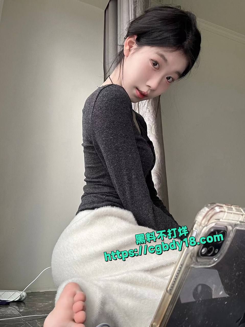 极品高颜值美腿玉足反差少女24