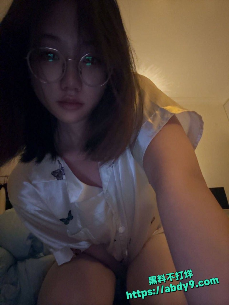 清纯学生妹何锦瑟自慰视频12