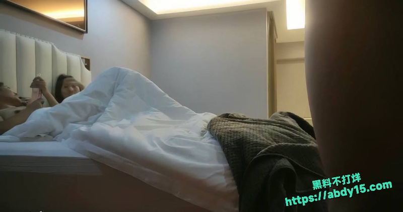 沙发聊天秒变换妻操逼5