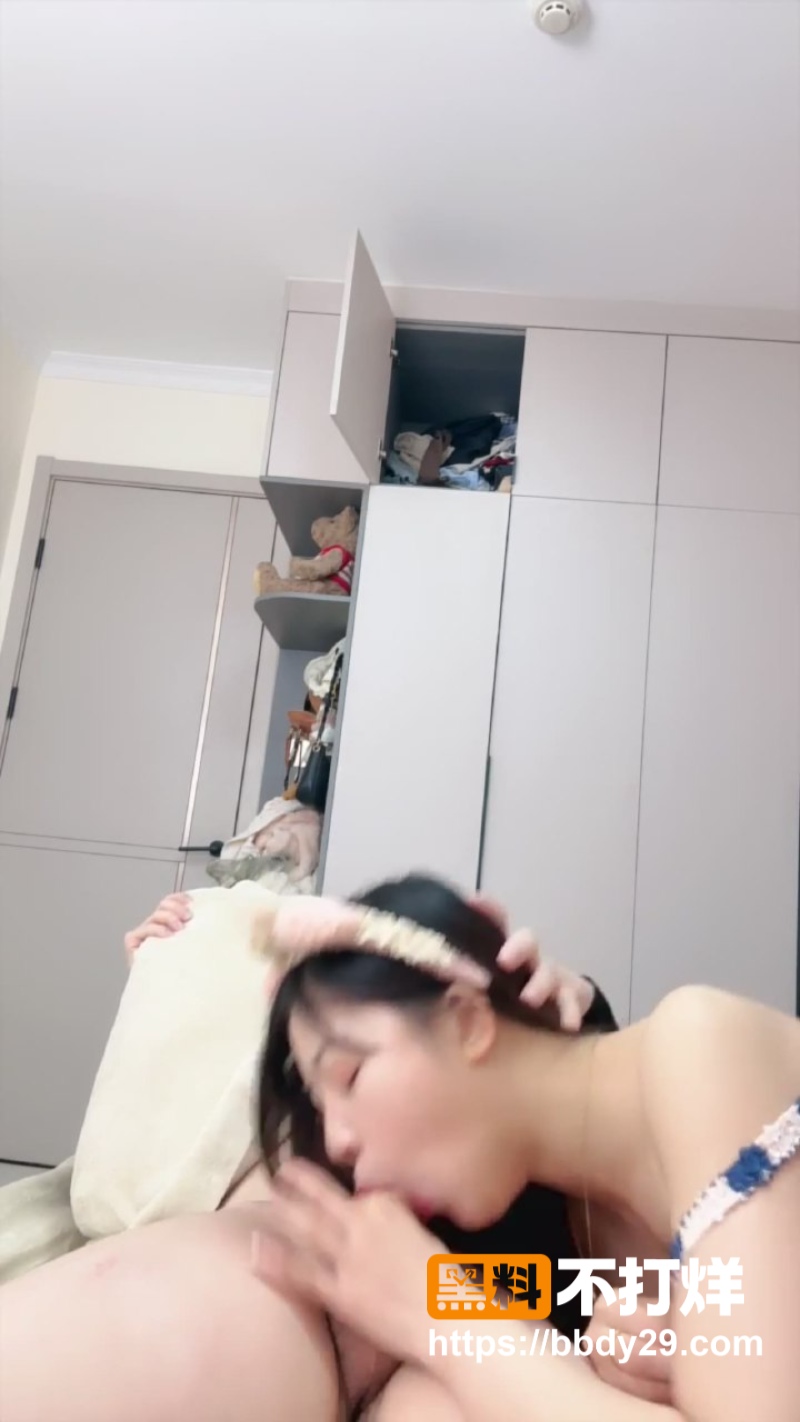 清纯女大生约保安和隔壁大叔3