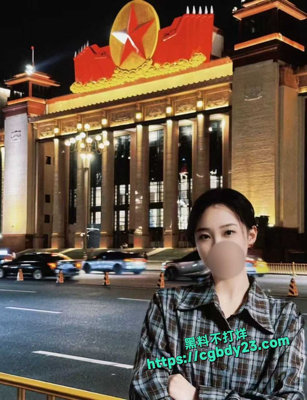 南昌母狗王梦格洗澡的时候给男友打去视频让男友撸5
