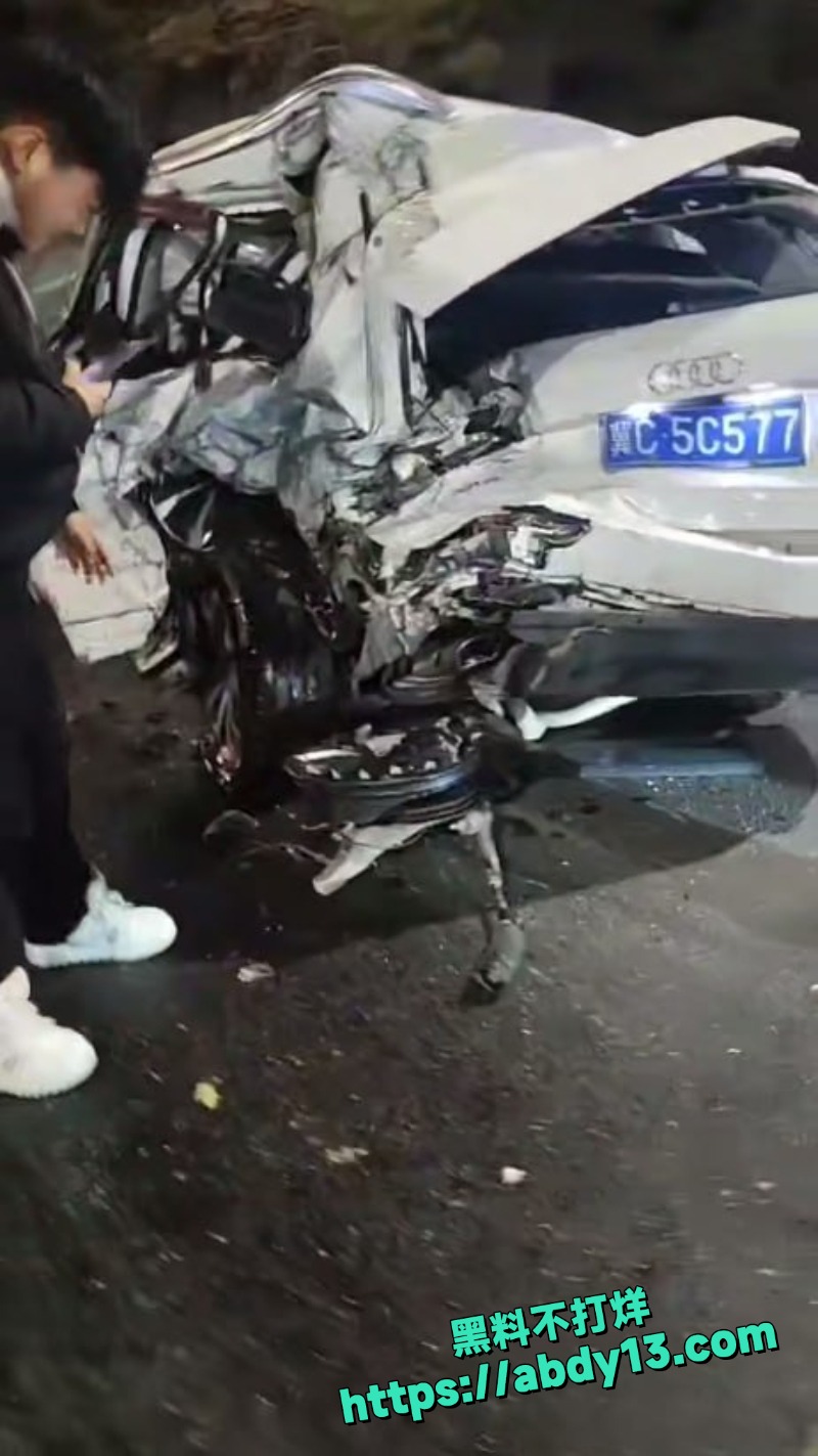 秦皇岛北环路白色SUV失控 9