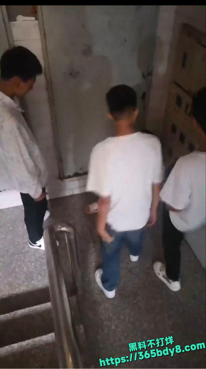 三中未成年学生因未带烟遭霸凌1