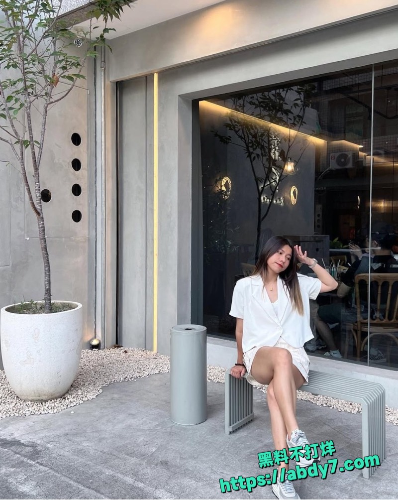 菜佩仪早期刘海裸照5