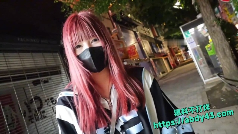 户外露出博主小小Q穿上情趣衣街头夜游 1