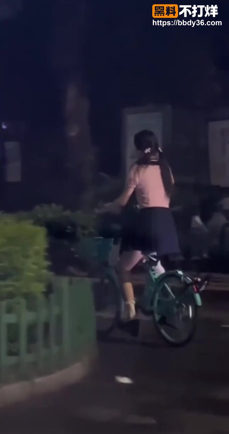 小美miyoki户外露出骑行视频2