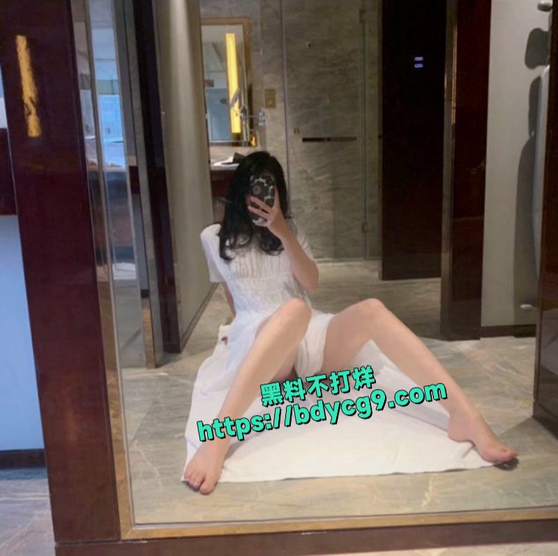 推特辣逼小新新作老婆的骚闺蜜1