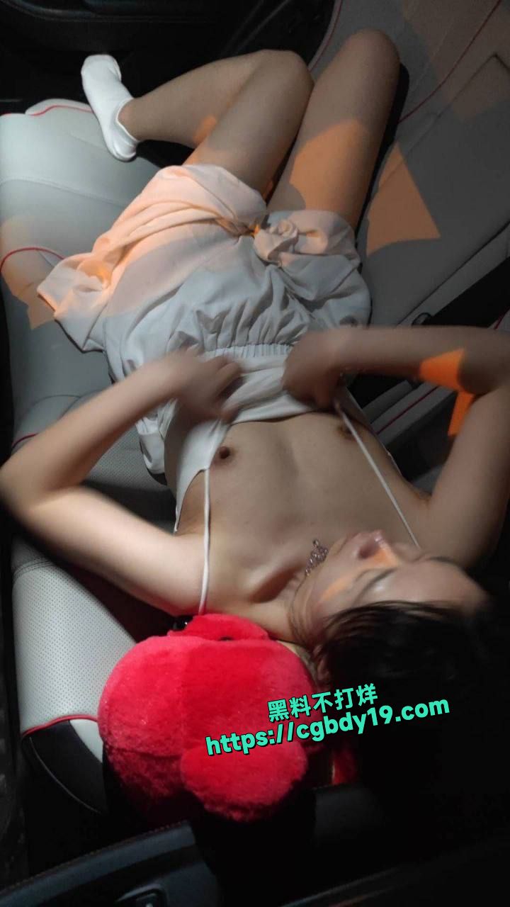 浙江嘉兴何晓韵 老妈在厨房自己跟老公在房间口交8