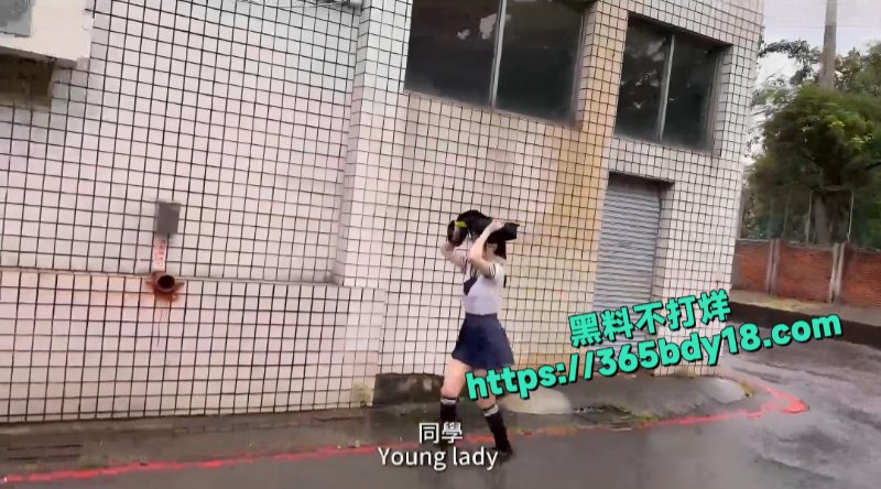 23万粉极品臀后Ellie雨点下的女学生6