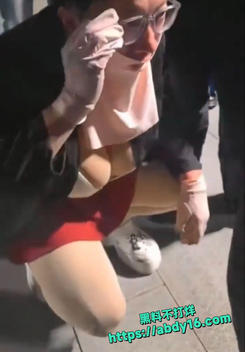 巨乳硅胶男女厕偷拍被扯2