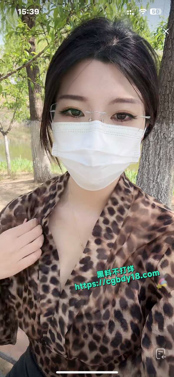红小姨白天在公园户外直播，晚上给榜一大哥录福利7