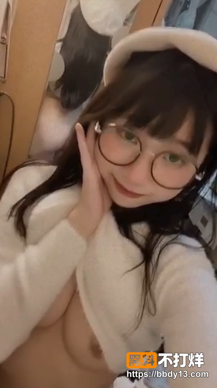 清纯眼镜妹与前男友自拍11