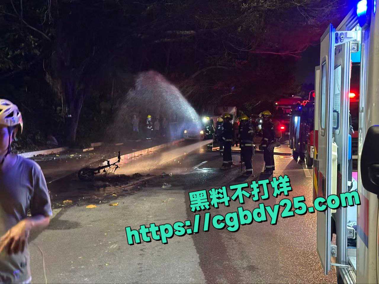 女骑士车祸烧车衣不蔽体躲草丛了7