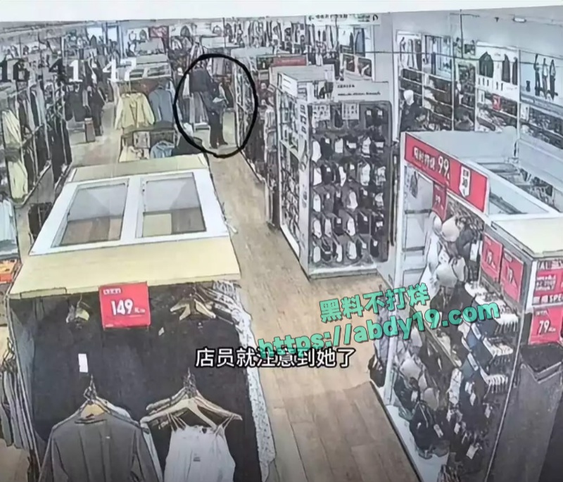 优衣库更衣室偷拍视频 11