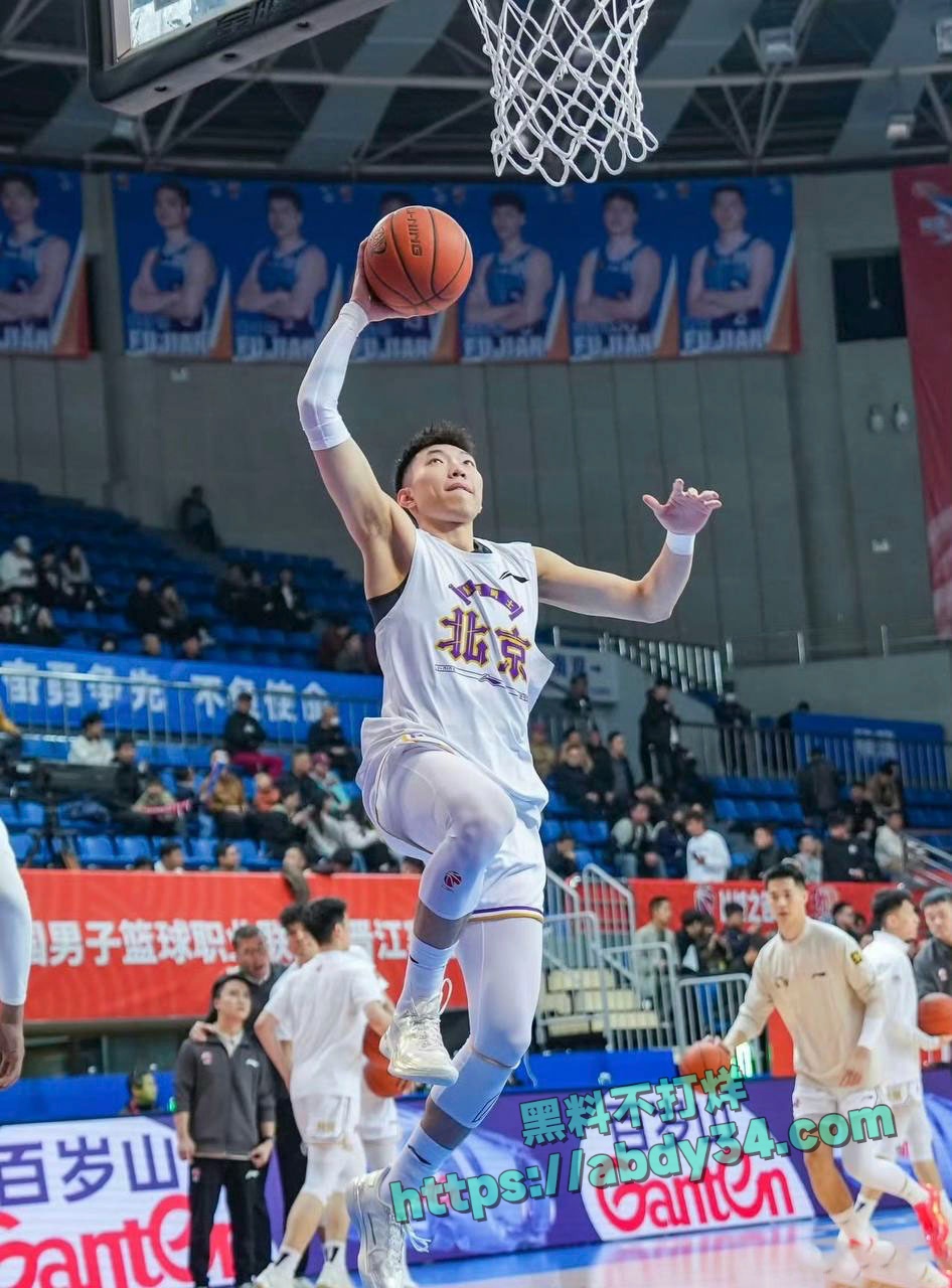 北京CBA男篮球员廖三宁劈腿 38