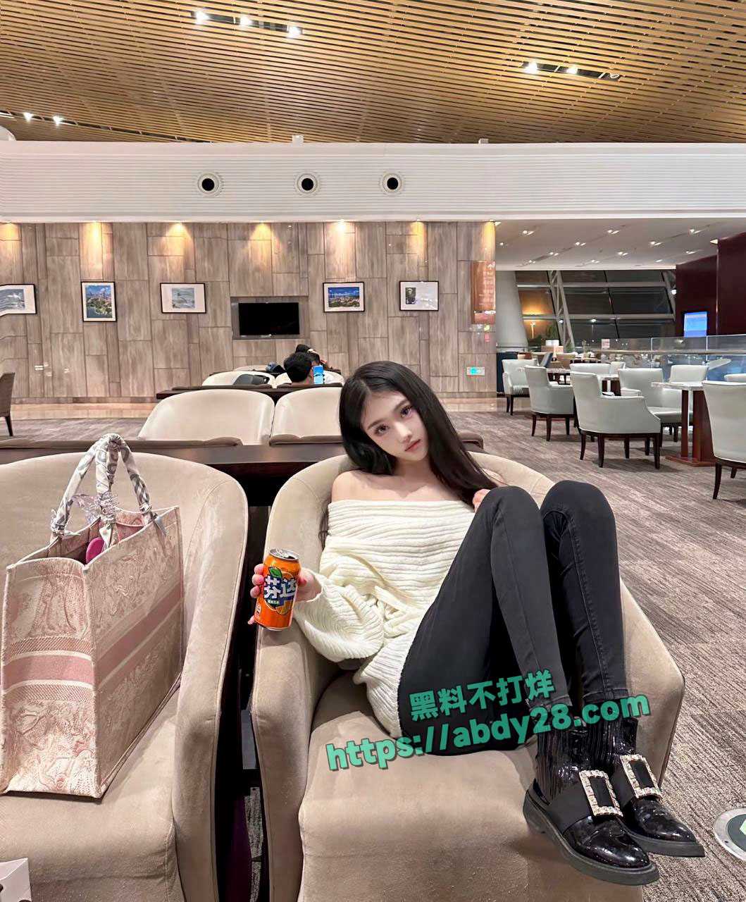 微博白珊珊出售吴磊性爱视频 28