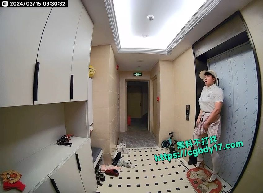 死肥仔穿JK在别人家门口发骚3
