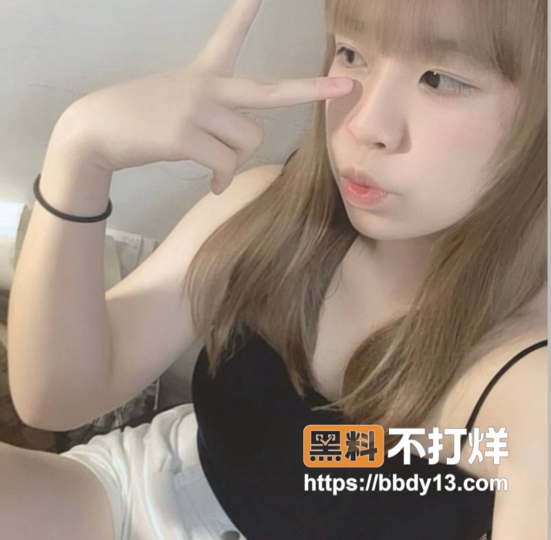 齐刘海巨乳学生妹张昕月01