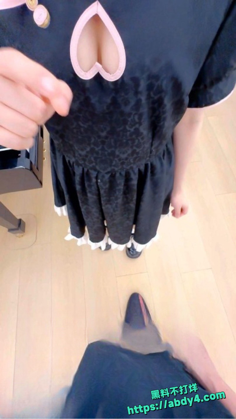 意淫妹妹钢琴凳上内射6