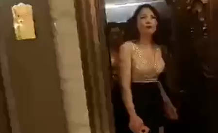 KTV小姐阿姨化趋势明显 00后不愿意干 30岁从业者成主力 行业内卷加剧