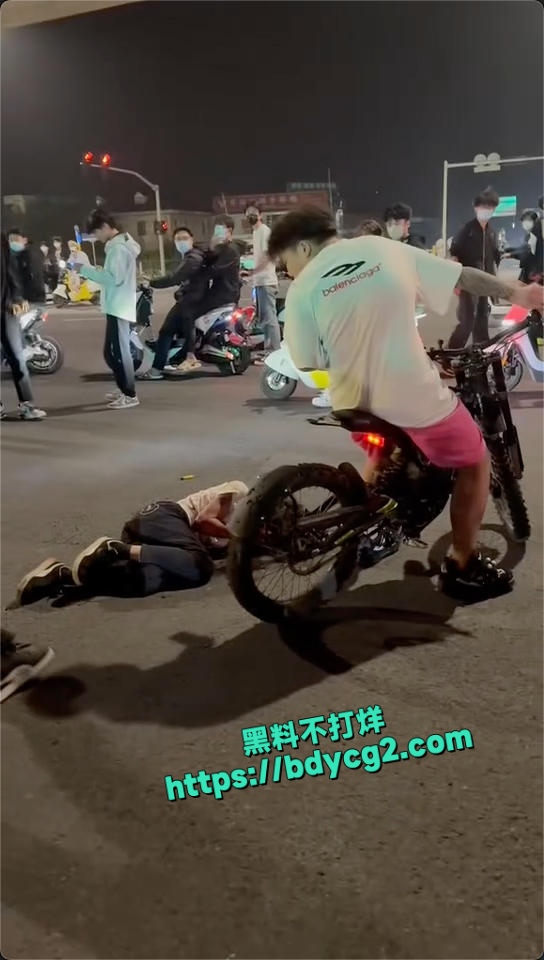 临沂罗庄精神小伙斗殴现场下手没轻没重差点出人命4