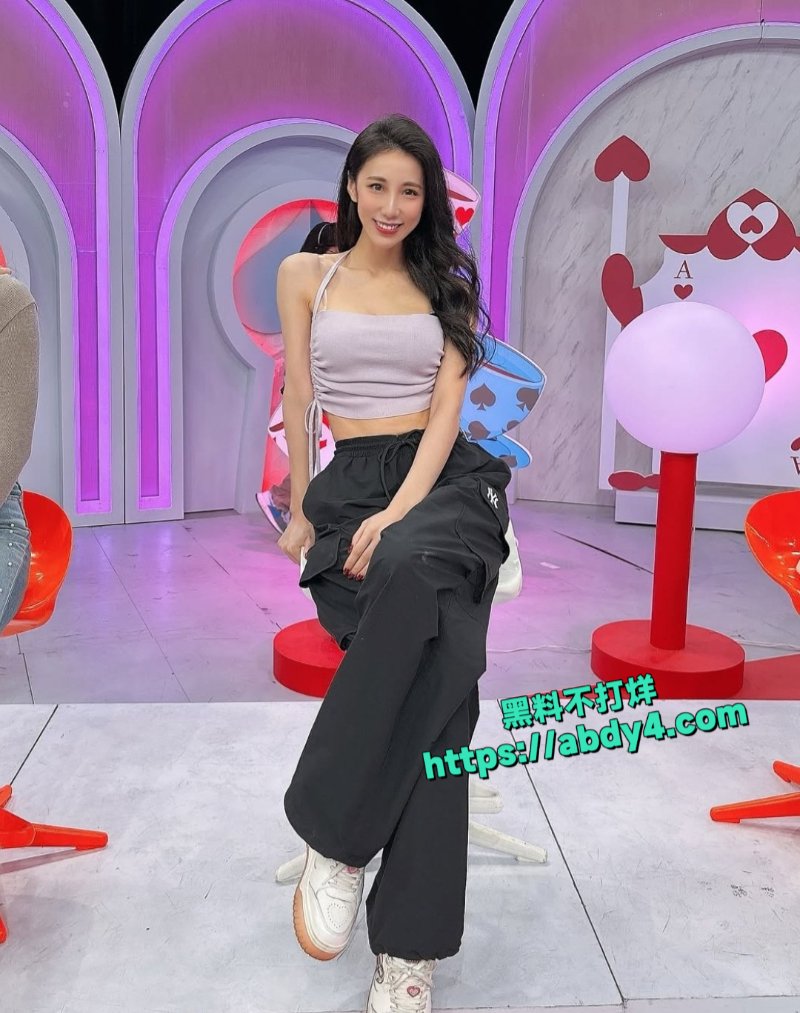 33.4万粉丝的极品高颜值巨乳网美喬歆与前男友早期自拍11