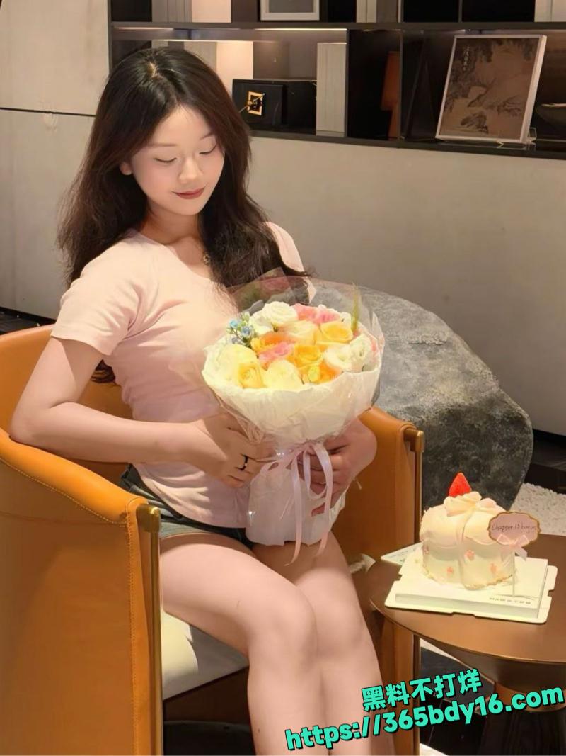 大一清纯妹子学长爆操视频13