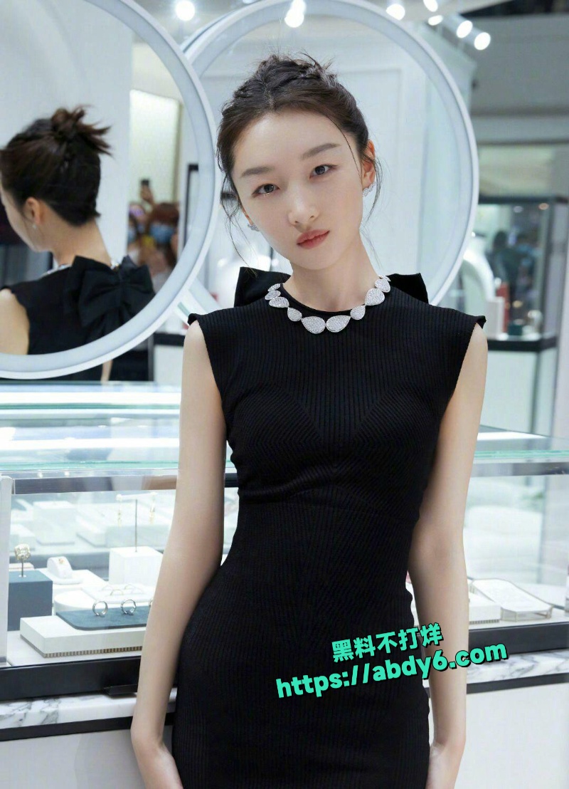VOGUE红毯周冬雨透视装争议 1