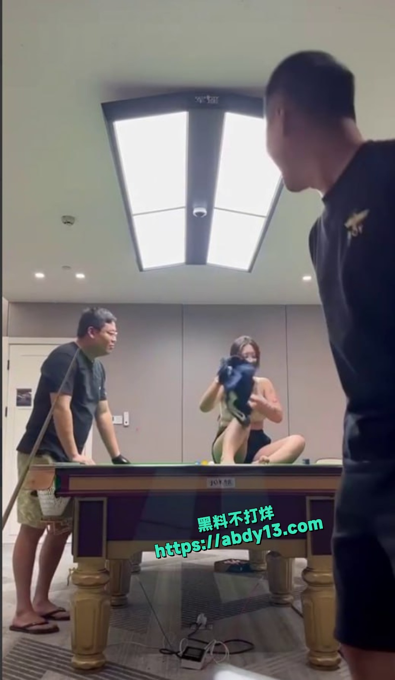 巨乳私教包厢台球桌上脱衣热舞 13
