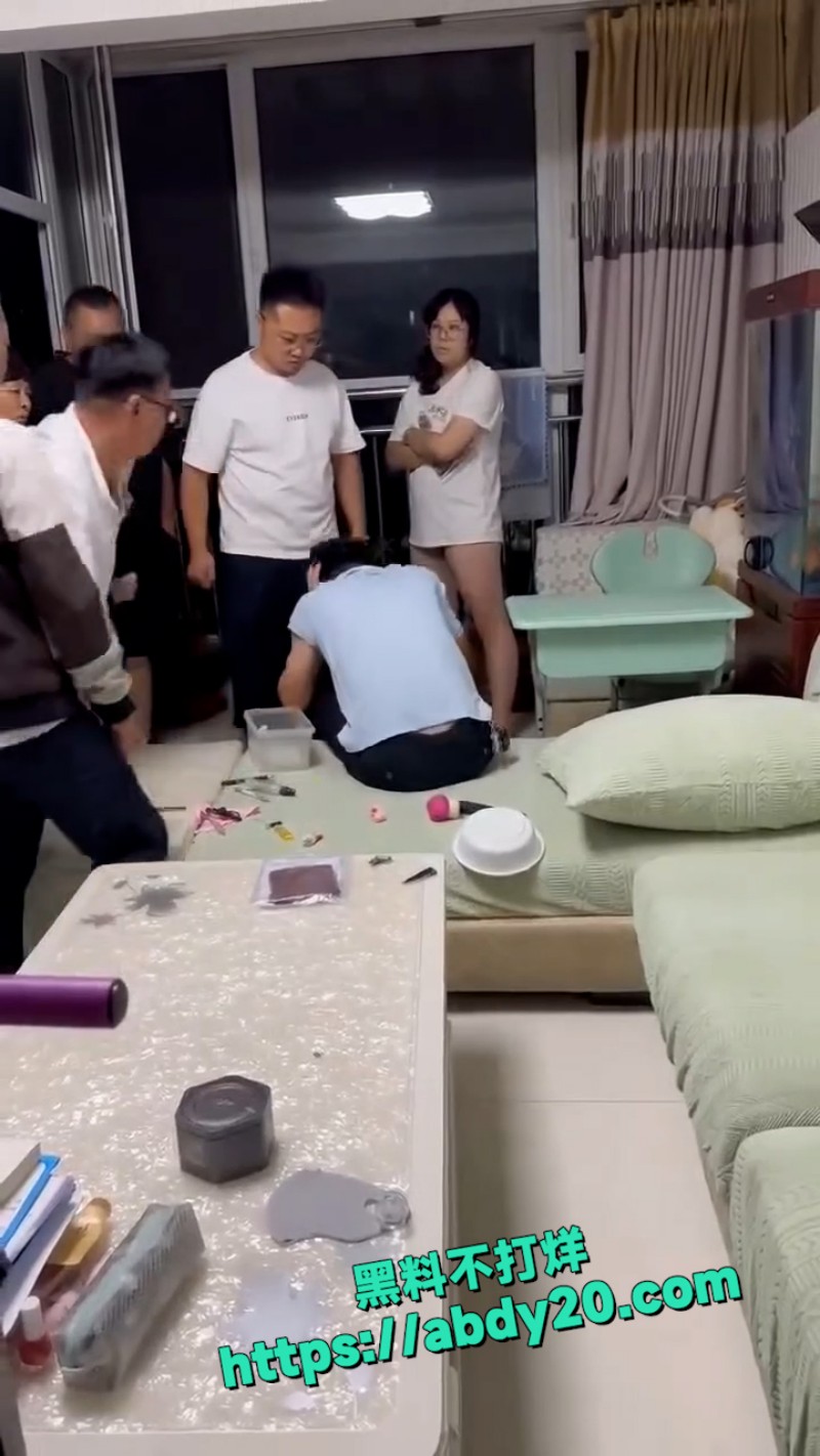 男老师白天上课教书育人 6